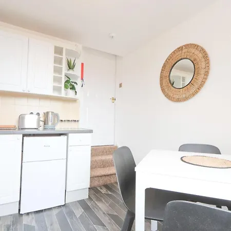 Hotwell Road Fantastic 2 Bedroom Flat Апартаменты